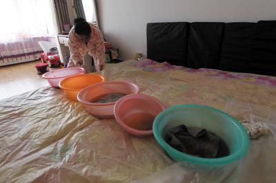临清楼上漏水，住户失联，小区没物管，业主维权难！律师来支招……